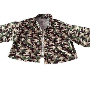 Zara Womens Camouflage button-up oversized crop